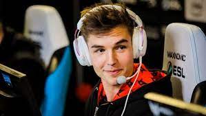 He was born in 1995 and is currently playing for team astralis as an awper. Mental Health Was Huge Factor Dev1ce On Quitting Astralis And Joining Nip Talkesport