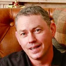 布里·拉森vs 凱倫·吉蘭