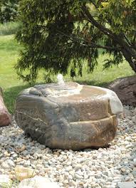 Natursteine können im aussehen, farbe und struktur je nach sorte verschieden stark variieren. 38 Quellsteine Ideen Quellstein Garten Gartenbrunnen