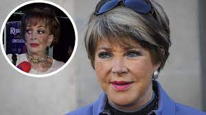 ¿Qué le pasó a Lolita Ayala? Reaparece con oxígeno en la misa de su amiga Talina Fernández