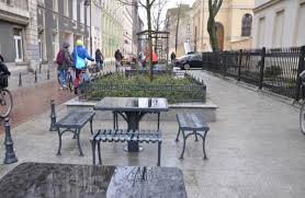 Henryka jana józewskiego 1780 m ul. Lodz Miasto Ktore Brakujacy Rynek Zastepuje Woonerfami Transport Publiczny