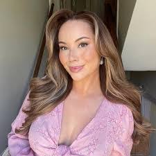 Renee Grimsley's Instagram, Twitter & Facebook