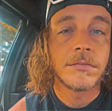 STOP ASKING RANDOM PEOPLE ON THE INTERNET WHAT ANIME YOUR BF OR GF WOULD  LIKE. IF YOU SPEND THE MOST TIME WITH THEM AND YOU CAN'T FIGURE IT OUT,  THAT'S YOUR DAMN