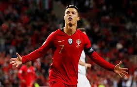 He also became the first player to score in 10. Cristiano Ronaldo Ist Der Teuerste Auf Instagram Das Kostet Ein Post Watson