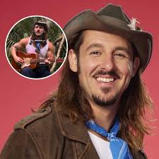 With only his guitar, his voice, and the silence of the woods, Dustin Dale  created a scene straight out of a dream. His cover of “When a Man Loves a  Woman” felt