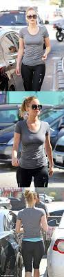 It's only Jennifer Lawrence in yoga pants | Jennifer lawrence, Jennifer,  Fashion