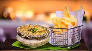 La cuisine est une émission de cuisine par deux femmes. Kootanchoru A Dish That Symbolizes Communal Harmony Roundglass Thali