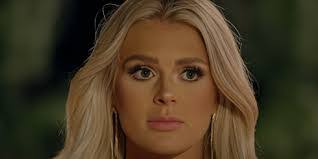 Shea Foster's Instagram, Twitter & Facebook