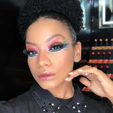 Carnaval Punta Cana 🎭🎨🤹🏼 que les parece este makeup?,cuál es tu  inspiración?#puntacanacarnaval #carnavalpuntacana2020 #carnavalmakeup  🎨@inglot_rd