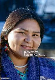 Elaine Cave's Instagram, Twitter & Facebook