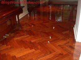 Laminat parkeler çok daha güzel görünen ve yaşam alanlarının görüntüsünü farklılaştıran ürünlerdir. Parke Uzerinde Cizikler Nasil Onlenir Ev