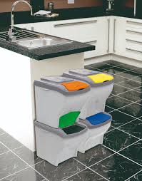 Bidoni spazzatura per la raccolta differenziata rifiuti, capacità 240 lt, certificati uni en 840 (1) Come Organizzare La Raccolta Differenziata Dentro La Propria Abitazione Casahitech