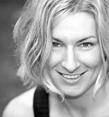 Sandra Kriz's Instagram, Twitter & Facebook