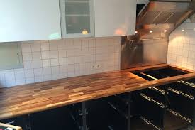 Ceux qui souhaitent transformer leur cuisine en un espace unique rencontrent avec dekton le produit ideal qui les accompagnera de longues années. Renovation De Cuisine Avec Plan De Travail En Chene Par Gerard