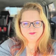 Does anyone customize clear water bottles with texts or logos for  Valentine's Day?