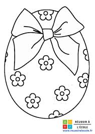 Lapin, oeuf de pâques dans le jardin. Coloriage Oeuf De Paques Gratuit 20 Images A Imprimer Et A Colorier
