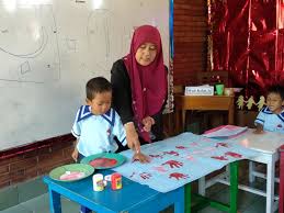 Warnailah dengan imajinasi dan kreasi kalian agar gambar terlihat lebih menarik. Paud Al Zaytun September 2019