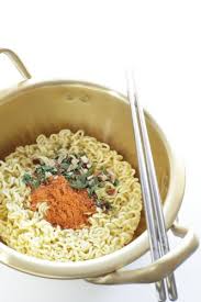 Beberapa bahan untuk pembuatan mie nyemek: Mengetahui 10 Efek Mi Instan Pada Ibu Hamil Dan 4 Cara Mengolah Mi Instan Yang Sehat