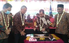 Meskipun belum terlalu populer bukit mojo manguanan ini sudah mulai ramai di tahun 2017 mulai dibuka juli 2016 kawasan perbukitan yang di dengan rapi dan apik. Upn Veteran Yogyakarta Bantu Pengembangan Wisata Watu Hangga Harianjogja Com