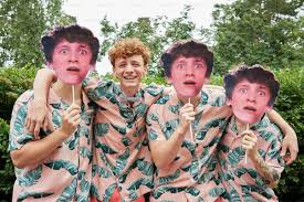 999+ Weird People Pictures | Download Free Images on Unsplash