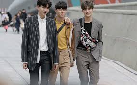Mohawk model rambut pria korea yang sangat sering dikenal di korea. Model Rambut Korea Ini Cocok Buat Pria Indonesia K Hub By Istyle Id