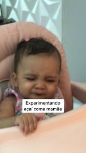 Menina Que Fica Experimentando Açaí