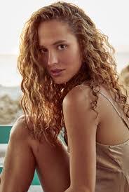 Eve Strong's Instagram, Twitter & Facebook