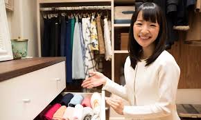 Grâce à ses techniques de tri et de rangement, vous pourrez réorganiser placards et commodes. La Methode Konmari Astuces Amenagement My Home By Paulette