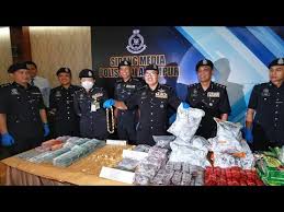 The radio will play songs from the. Pembekal Dadah Lembah Klang Diberkas Bekalan Lebih Rm 2 51 Juta Dirampas Kool Fm