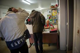 This year, 2020, is expected to be particularly hard. Restos Du Coeur Deja Des Files D Attente A Tours Challenges