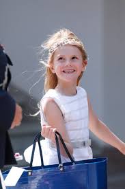 Estelle silvia ewa mary, prinzessin von schweden, herzogin von östergötland (* 23. Prinsessan Estelle Princesestelle Twitter