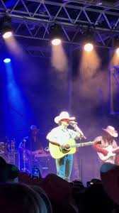 Was such an experience to witness @Braxton Keith in person and the cover of  “You look so good in Love” was amazing, was a bucket list checkmark for  sure✅🤠#braxtonkeith #countrymusic #texascountrymusic ...