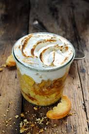 Comme Une Tarte Aux Pommes Meringuee Au Caramel De Beurre Sale Dans Un Bocal Parce Que J Ai L Appetit Voyageur Tarte Aux Pommes Meringuee Tarte Aux Pommes Recettes De Cuisine