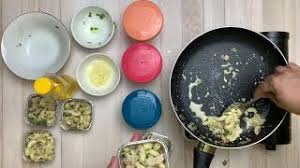 78 resep mpasi, buku yang satu ini merupakan buku yang sangat bagus untuk membantu para orangtua membuat mpasi dengan porsi dan kandungan nutrisi yang tepat. Resep Mpasi 6 Bulan Dr Meta