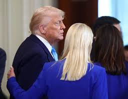 衝撃！トランプ氏、エプスタイン文書に名前が？司法省が本人に伝達！ - Imagen principal del artículo
