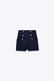 Während übliche shorts kurz sind, bei damen bisweilen verboten kurz, enden bermudashorts stets etwa auf kniehöhe. Bermudashorts Mit Knopfen Zara Deutschland Germany