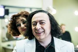 Beata Nicholson dukrai įteikė nepaprastą dovaną