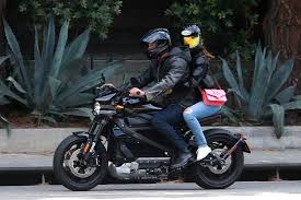 Ben affleck y ana de armas fueron la pareja revelación de hollywood. Ben Affleck And Ana De Armas Ride A Motorcycle