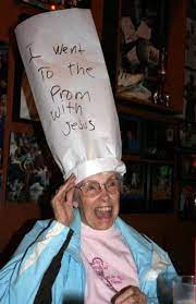 She Must Be Pretty Old Old People Jokes Funny People Giggle