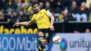 Mats hummels was born on 16 december 1988 in bergisch gladbach and plays for borussia dortmund. Mats Hummels Completes Switch From Dortmund To Bayern Sportsnet Ca