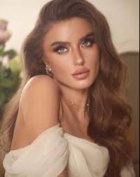 Sarah To (sarahnikkito)