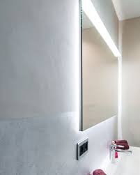 Ein Fliesenbundiger Putz Passt Vor Allem In Moderne Badezimmer Und Lasst Den Raum Optisch Hochwertiger Verarbeitet Aussehen In Unserer Uber 2 000 Modern Banyo
