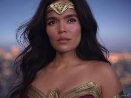 Artistas femeninas como “LA MUJER MARAVILLA” Según nuestra IA ✨🦸🏾‍♀️