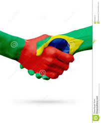 Conheça a história por trás dessa e outras 11 foi o símbolo oficial do reino e era hasteada nas terras que os portugueses conquistaram até metade do. Bandeiras Paises De Portugal Brasil Conceito Do Aperto De Mao Da Amizade Da Parceria Imagem De Stock Imagem De Acordo Esportes 90026147