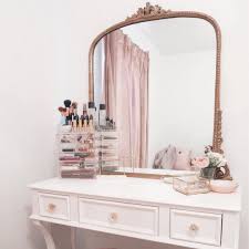 Pin By Julia On Love In 2020 Vanity Table Vintage Vanity Decor Bedroom Vintage