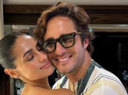 Christian Nodal: Conoce a sus GUAPOS hermanos y a qué se dedican