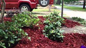 How to mulch a garden bed. How To Mulch A Flower Bed In 30 Seconds Youtube