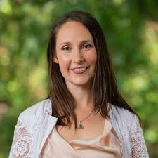 Elizabeth Janson's Instagram, Twitter & Facebook