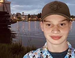 Ashley Heitz's Instagram, Twitter & Facebook