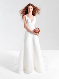 Abiti da sposa semplici | unadonna … oltre 25 fantastiche idee su abito da sposa semplice su pinterest … abito da sposa semplice economico accollato in raso e applicazioni di pizzo. Abiti Da Sposa Semplici I Modelli Per Chi Punta Su Sobrieta Ed Eleganza